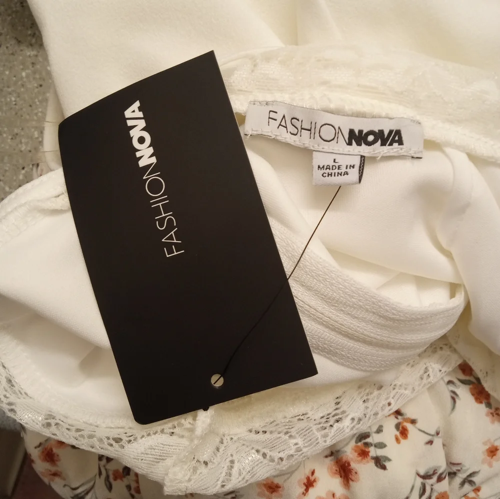 FASHION NOVA - Picture 4 of 4